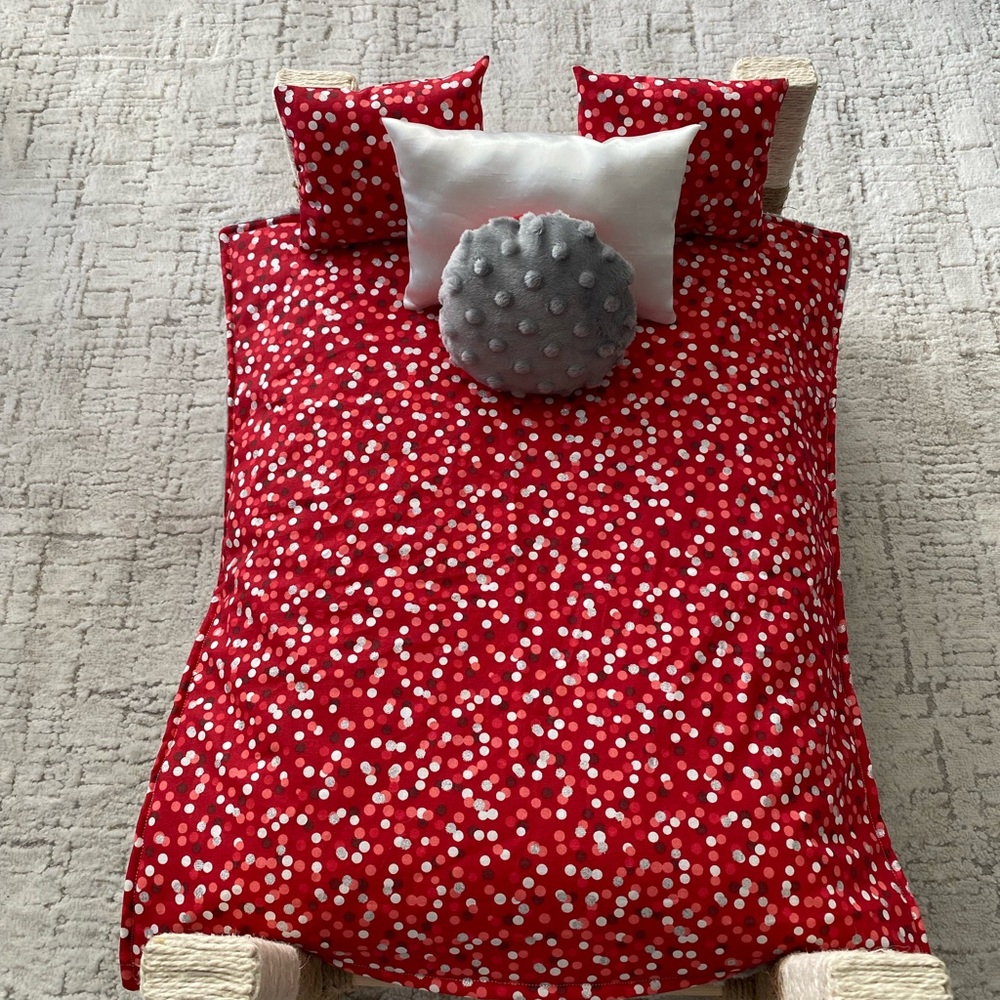Doll comforter and pillows set